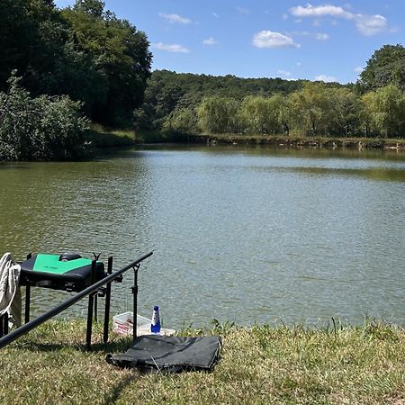 Camping Les Petites Minaudieres Coussay-les-Bois Exteriér fotografie