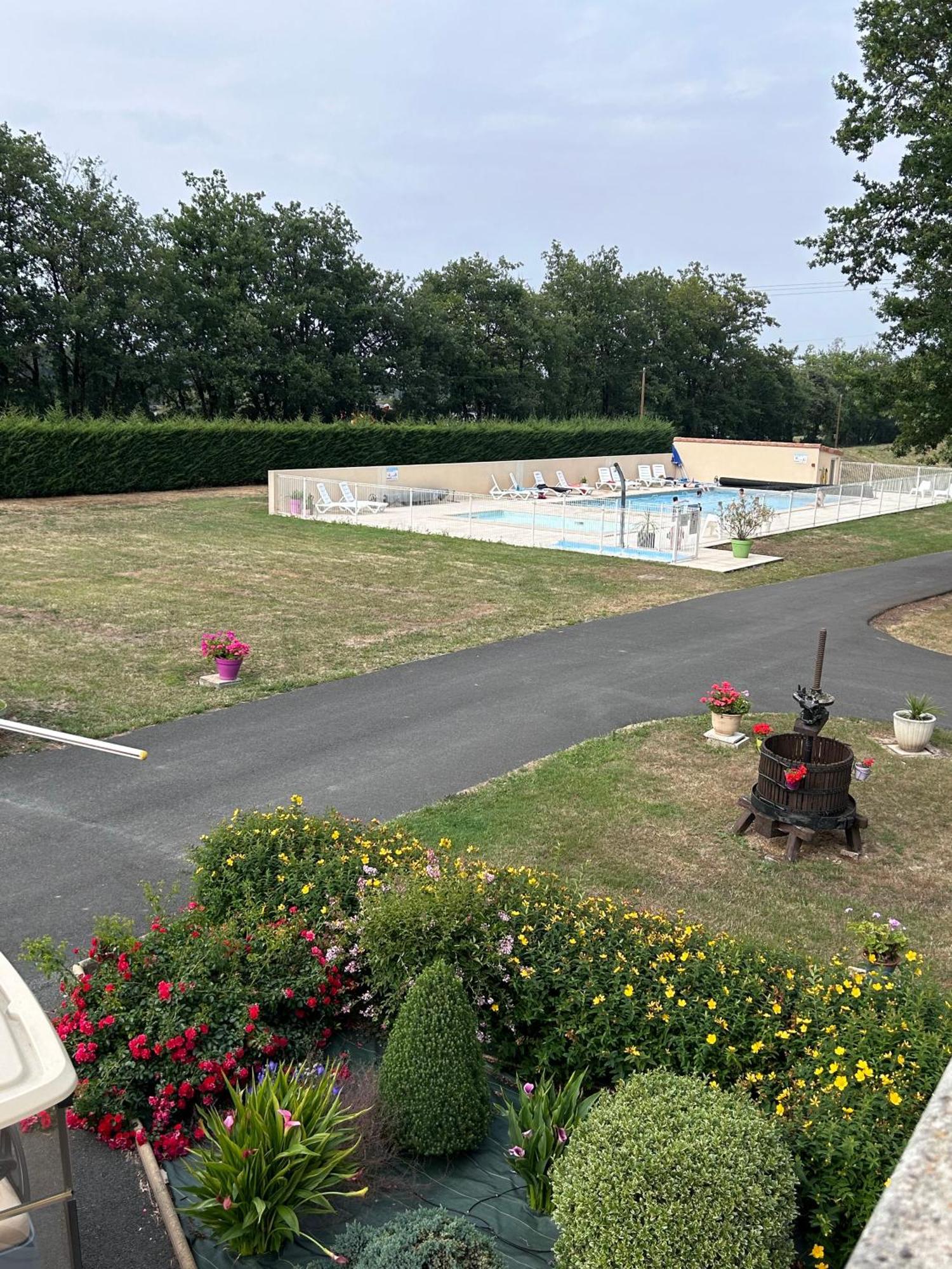 Camping Les Petites Minaudieres Coussay-les-Bois Exteriér fotografie