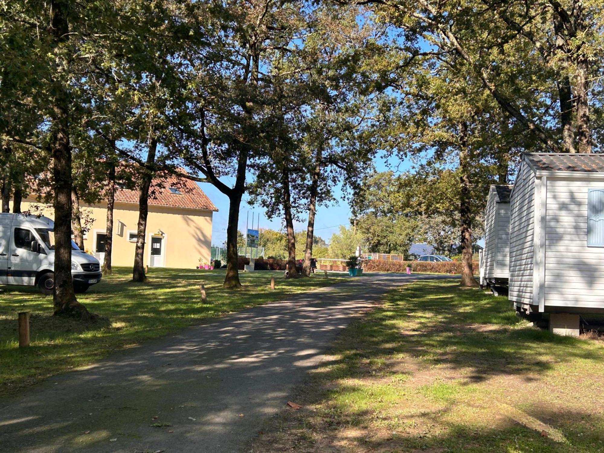 Camping Les Petites Minaudieres Coussay-les-Bois Exteriér fotografie