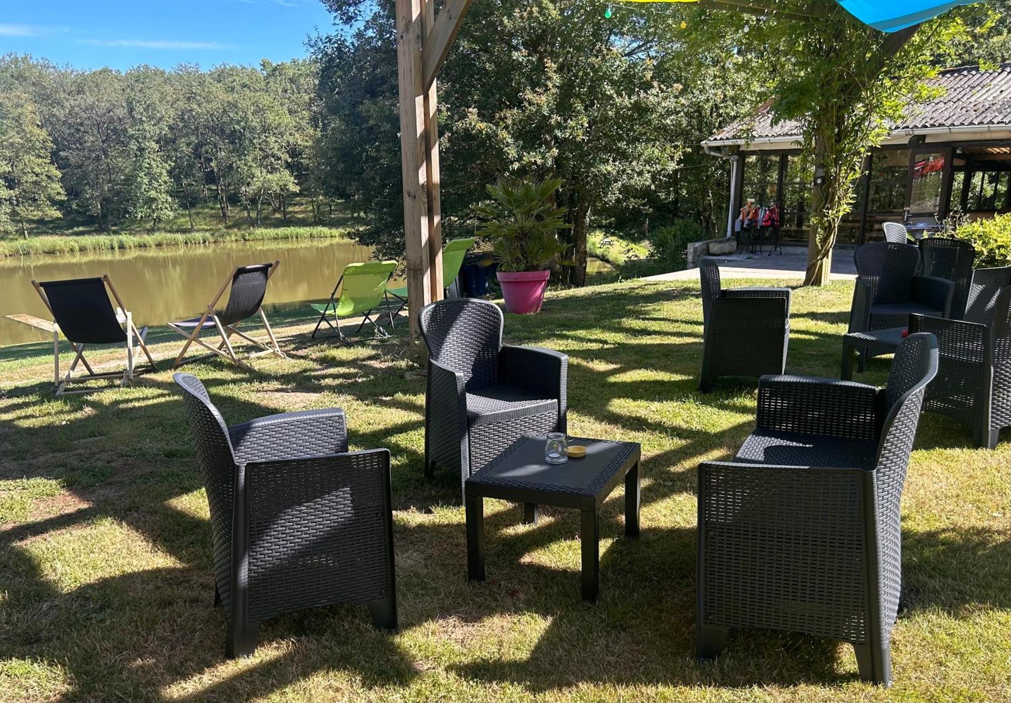 Camping Les Petites Minaudieres Coussay-les-Bois Exteriér fotografie