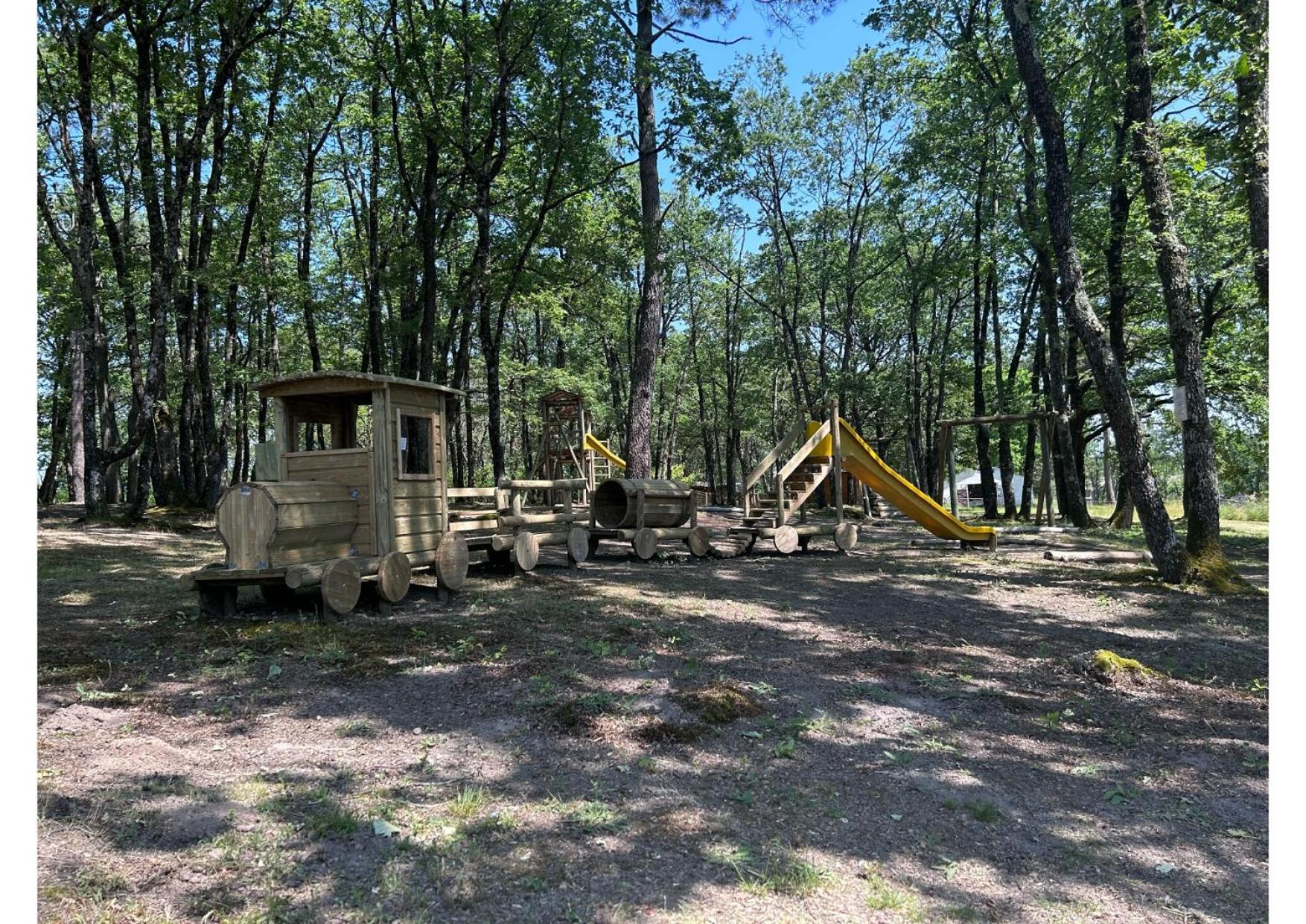 Camping Les Petites Minaudieres Coussay-les-Bois Exteriér fotografie